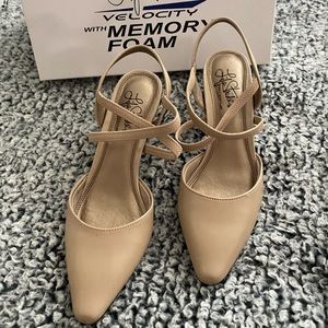 Woman’s Tan sandal heels Sz 6.5